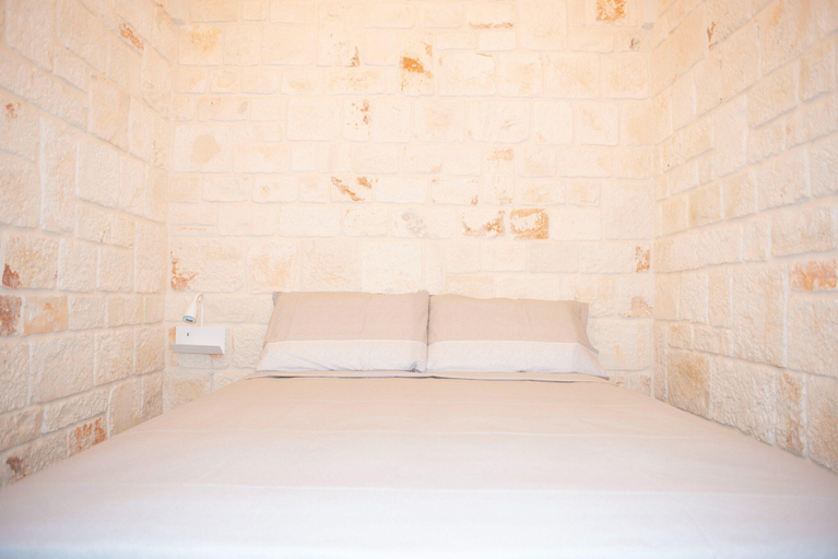 Others 3, Tower House in Puglia With Pool, Bari