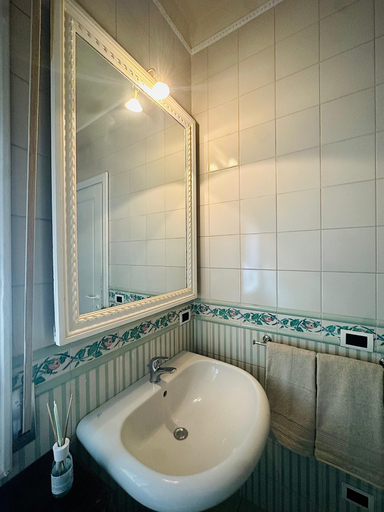 Bathroom 3, Liguria - Galleria Goito La Spezia, La Spezia