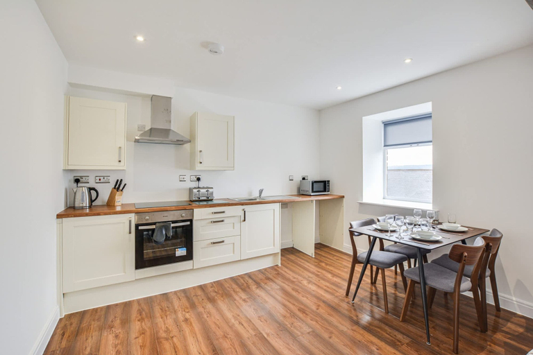 Room 3, Host Stay Canalside Lofts Apartment, Lancashire