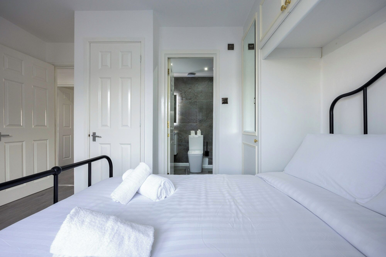 Room 2, Central Brighton Marina - Apartment - Sleeps 4, Brighton and Hove