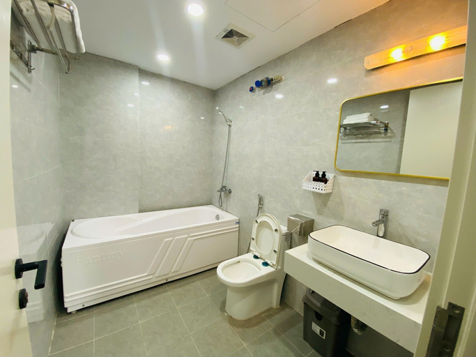 Bathroom 2, Luxe Paradise Residence 76 To Ngoc Van, Tây Hồ