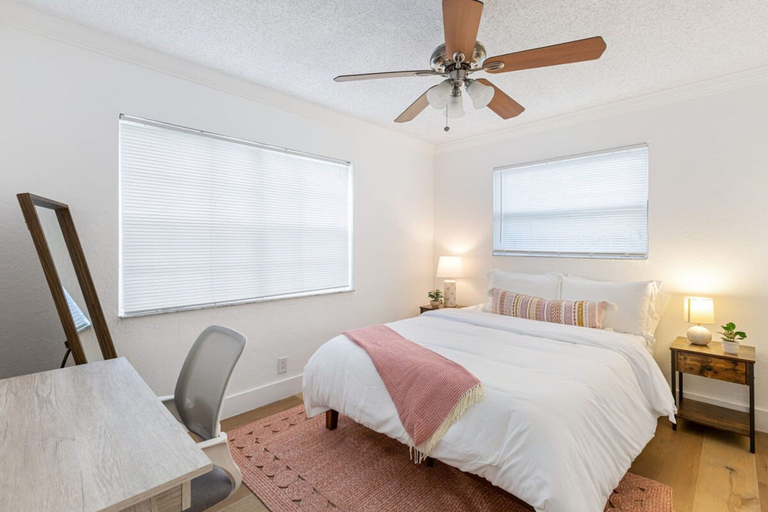 Room 5, The Yellow Submarine Sailboat Bend, Broward