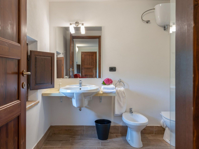 Bathroom 5, Agriturismo Borgo Pulciano in Montone, Perugia