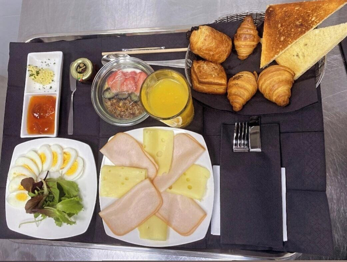 Food & Drinks 5, 10 Stories Hotel, Beirut