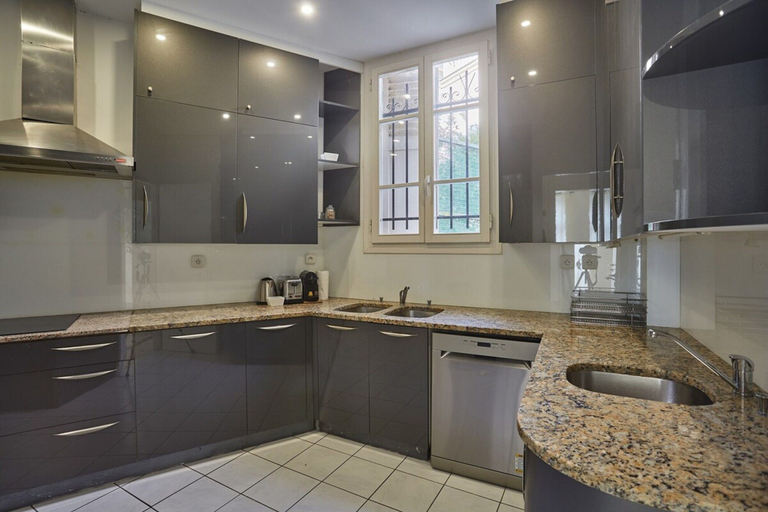 Private kitchen 3, Superb Apartment Center of Paris-montmartre, Paris