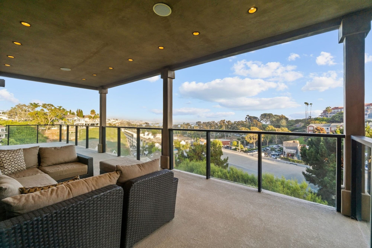 Room 4, Dana Point Luxe Str14-007, Orange