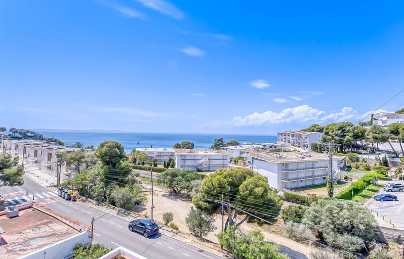 View from property 4, Apartment With Scenic View, Girona