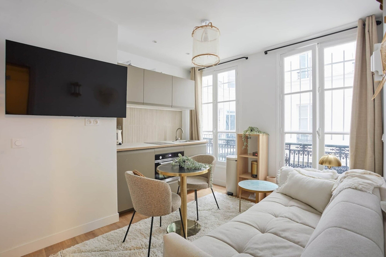 Living area 2, Cosy and New Studio Center of Paris, Paris
