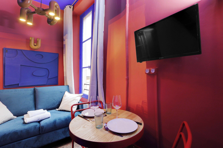 Living area 4, Cosy, Colourful Studio for 2 - Heart of "marais", Paris