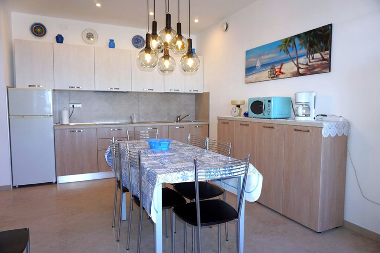 Private kitchen, Apartment Porto Santa Margherita by Beach, Venezia