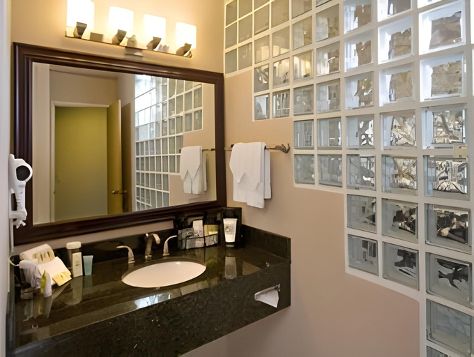 Bathroom 5, Hilton Garden Inn Clackamas Portland, Clackamas