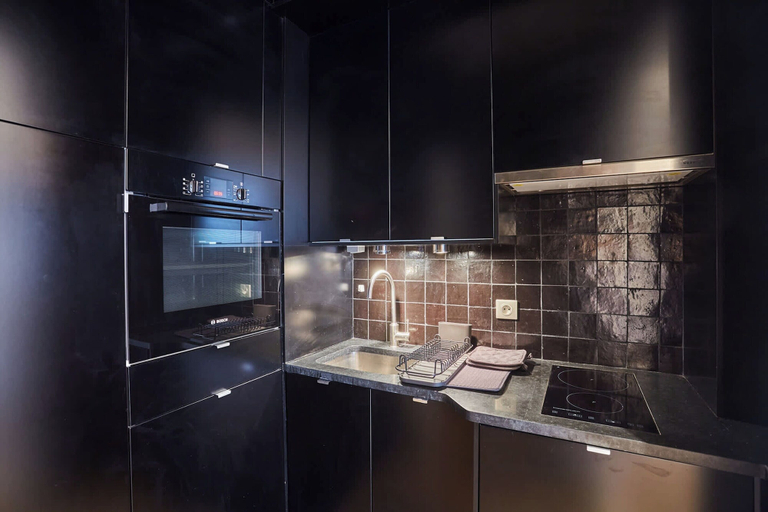 Private kitchen 5, Elegant Appartment St Germain des Pres Invalides, Paris