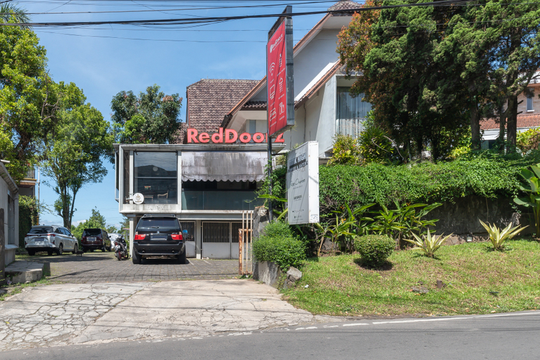 Exterior & Views 2, RedDoorz near UPI Setiabudi 2, Bandung