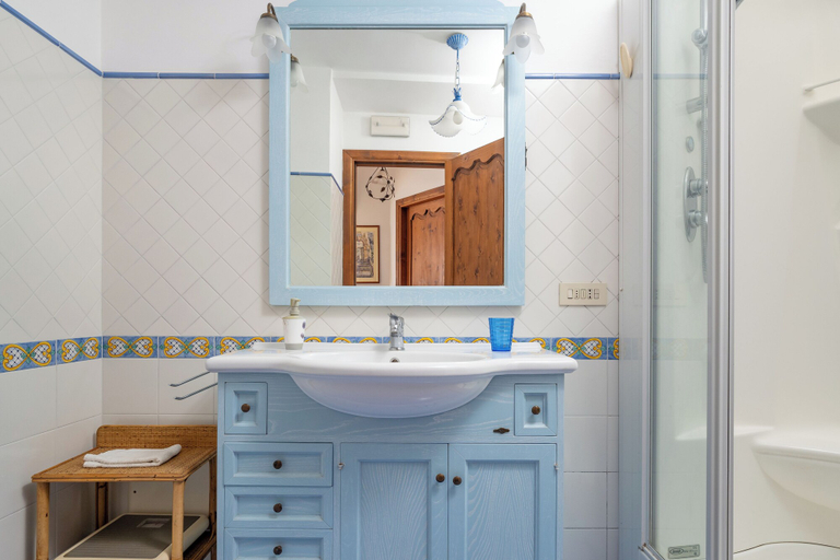 Bathroom 2, Villa Lavinia, Salerno