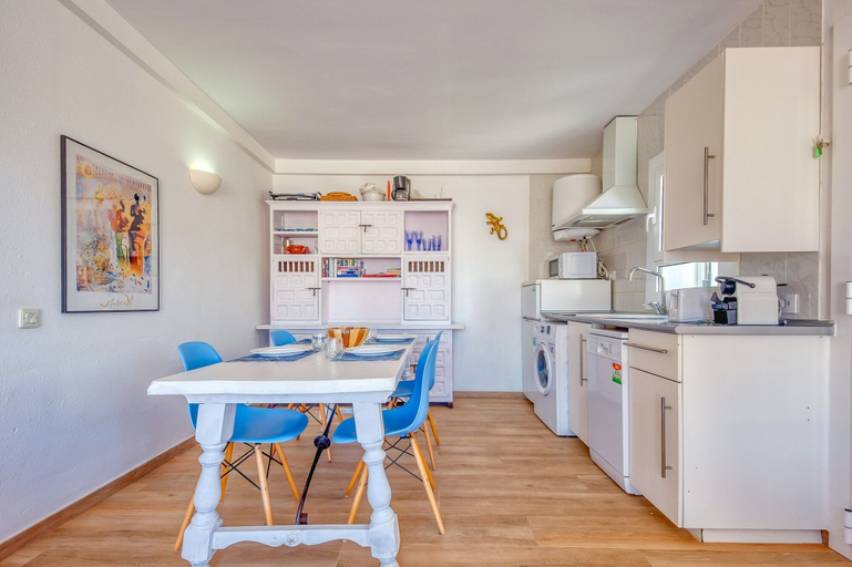 Private kitchen 3, Apartment in Roses Near Canyelles Beach, Girona