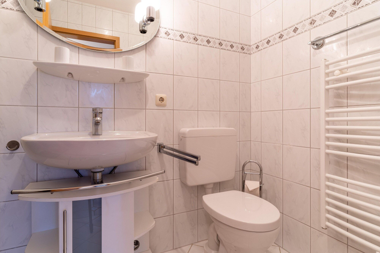 Bathroom 4, Ferienwohnung in St. Peter-ording, Nordfriesland