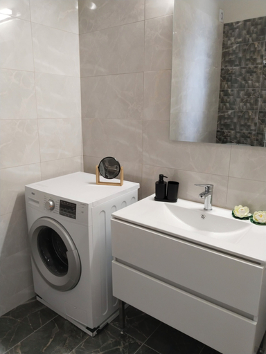 Bathroom 4, 1920 classic, Peloponnese