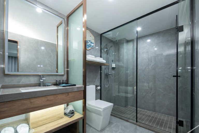 Bathroom 3, Country Inn & Suites by Radisson Guangshui Binhe Park Yuming, Suizhou Shi
