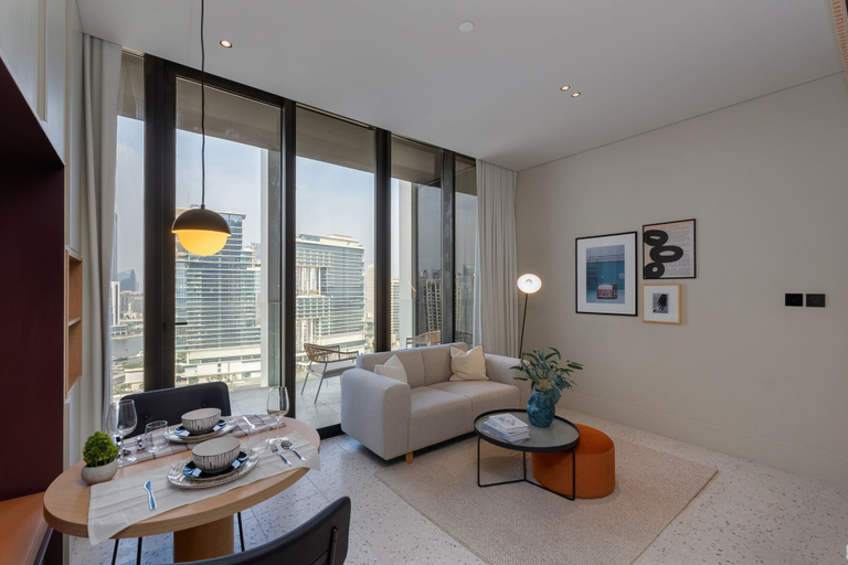 Room 4, Chic Business Bay Studio Burj View Balcony, Dubai