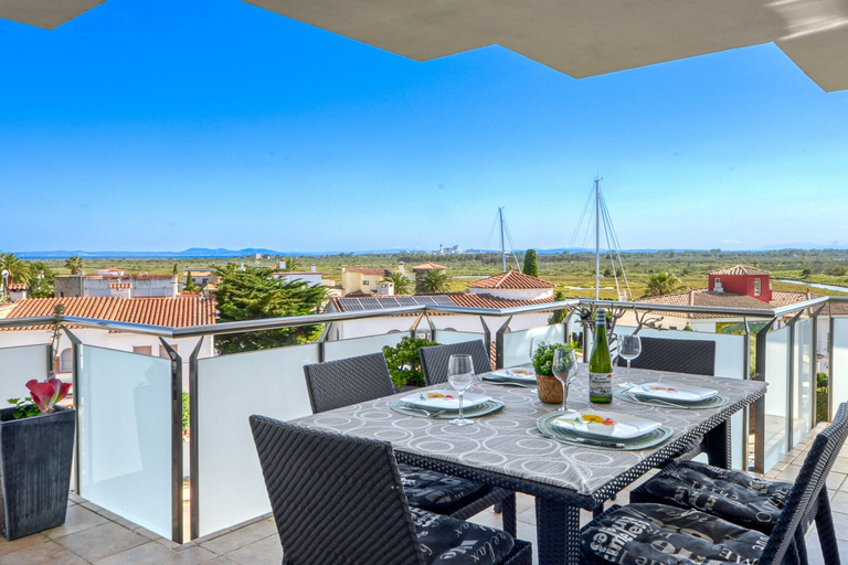 Dining 4, Apartment in Roses Near Santa Margarita Beach, Girona