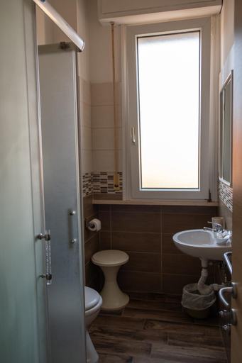 Others 5, Hotel Re Leone, Rimini