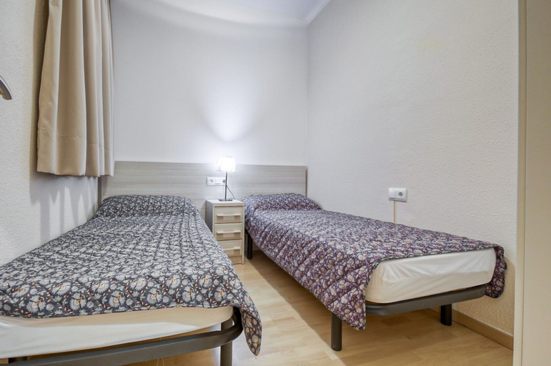 Room 4, Beachfront Apartment with Terrace Views, Girona