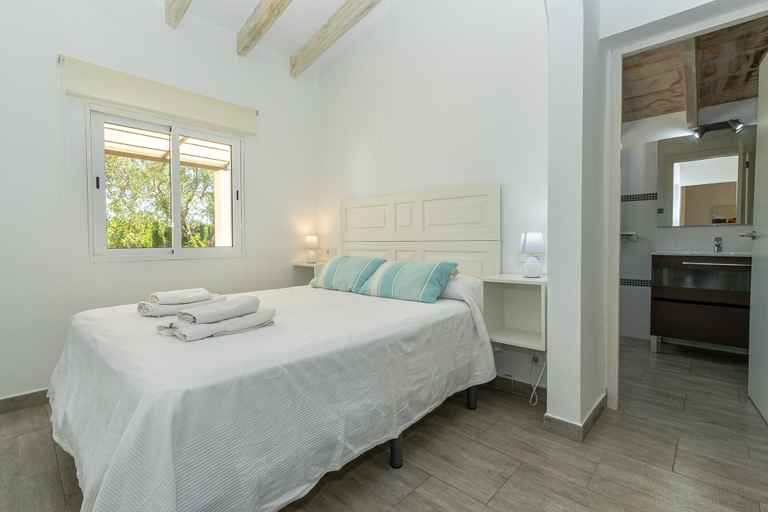 Bedroom 2, Villa in central location, Baleares