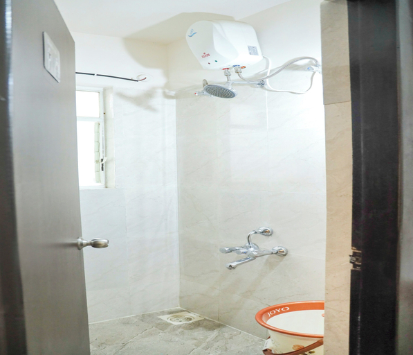 Bathroom 3, Copper 11 Service Apartments -SB Road, Shivaji Nagar, Pune, Pune