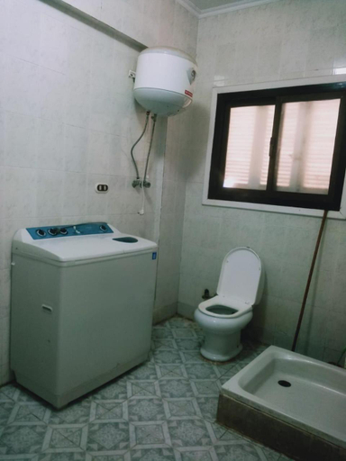 Bathroom 2, green beach north coast 3 bedroom, Al-Hammam