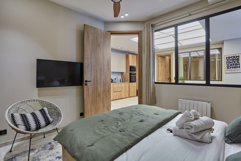 Room 5, Exceptional Apartment Near Montmartre 10 People, Paris