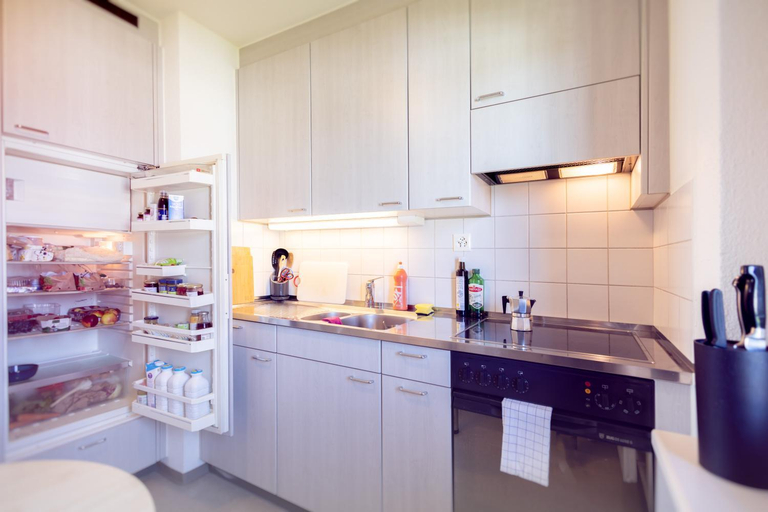 Kitchen 3, all you need - 20 Minutes to Mainstation - own room in shared flat, Dietikon
