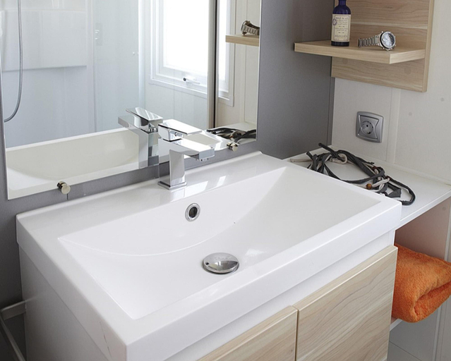 Bathroom 5, Bungalow near Pals Beach Pool, Girona