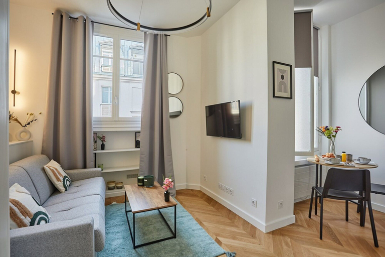 Living area 3, Modern Studio Arc de Triomphe Monceau, Paris
