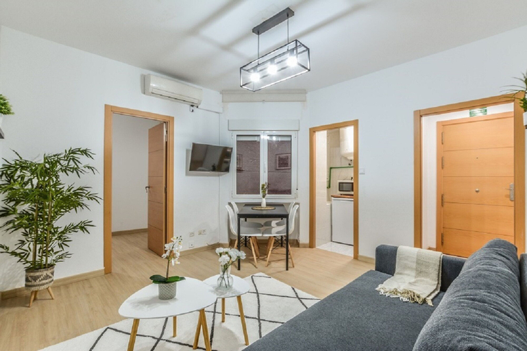 Room 5, C Plaza de Espa a 1B, Madrid