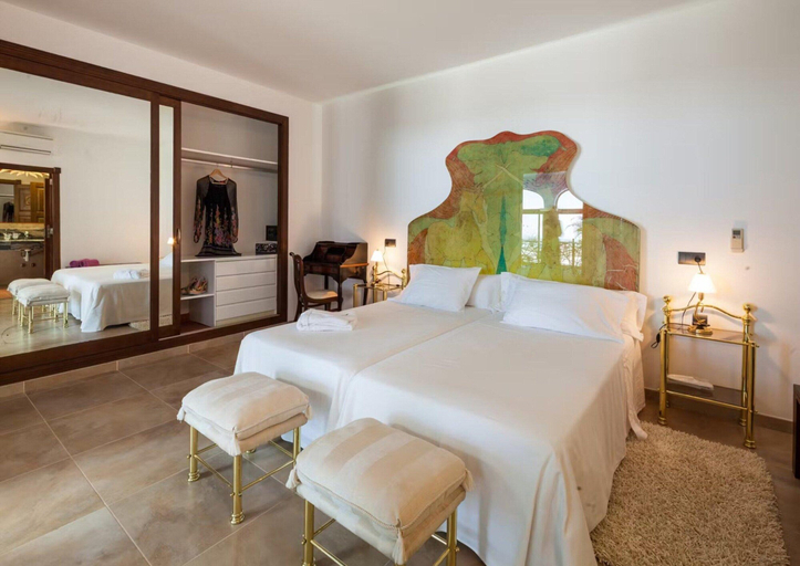 Room 4, Villa With Direct sea Access, Baleares