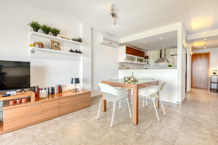 Dining 4, Nice Getaway Near Cap de Creus, Girona