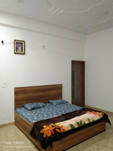 Bedroom 4, Radha Nilay, Mathura