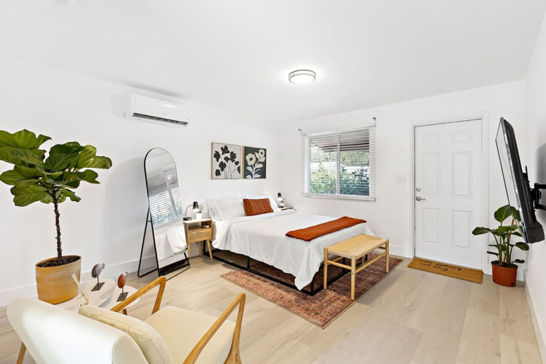 Interior 4, Lovely Rental Unit With Free Parking on Premises, Broward