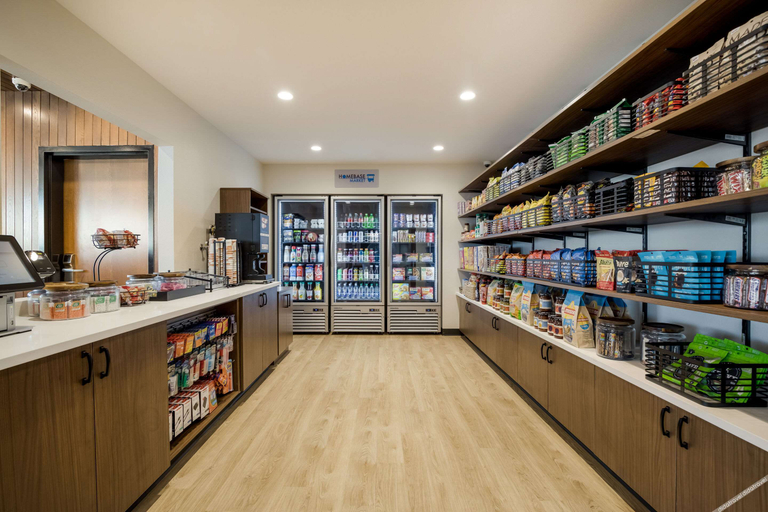 Food & Drinks 5, Everhome Suites Corona, Riverside