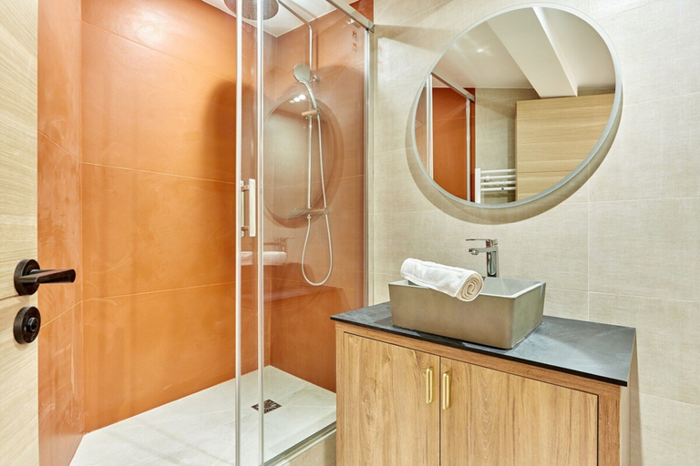 Bathroom 3, Superb Apartment Center of Paris Montmartre, Paris