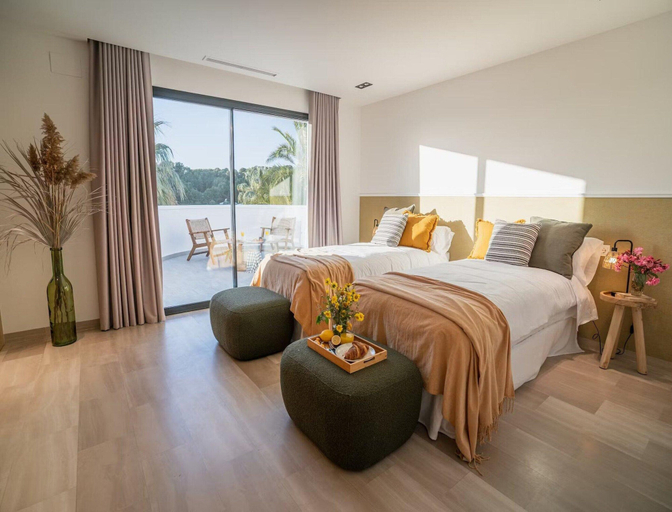 Room 5, Superb Villa With Private Lagoon Pool, Alicante