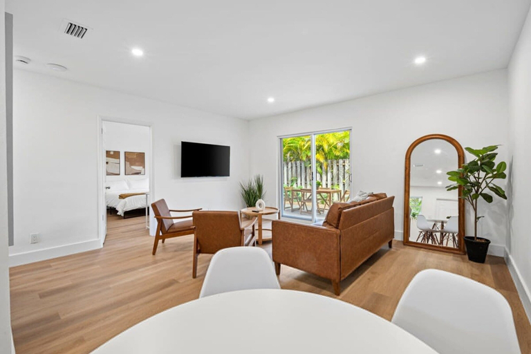 Interior 4, Spacious 2 BR Sailboat Bend, Broward