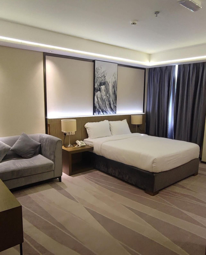 Bedroom 4, Airport Hotel Muscat, Bausher
