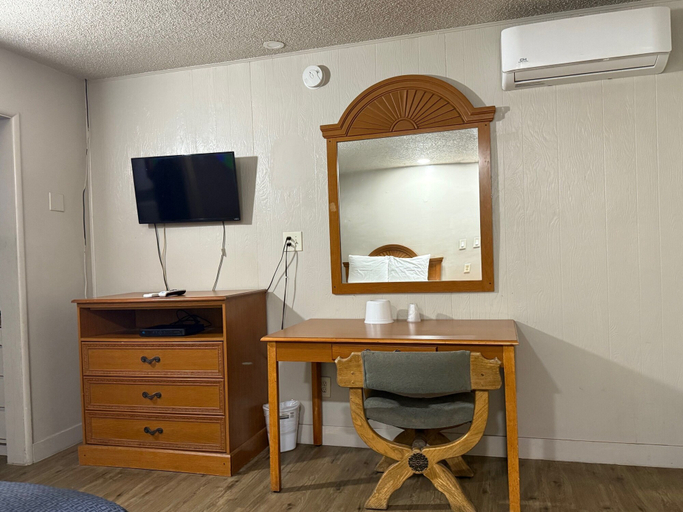 Others 4, Apple Valley Motel, San Bernardino