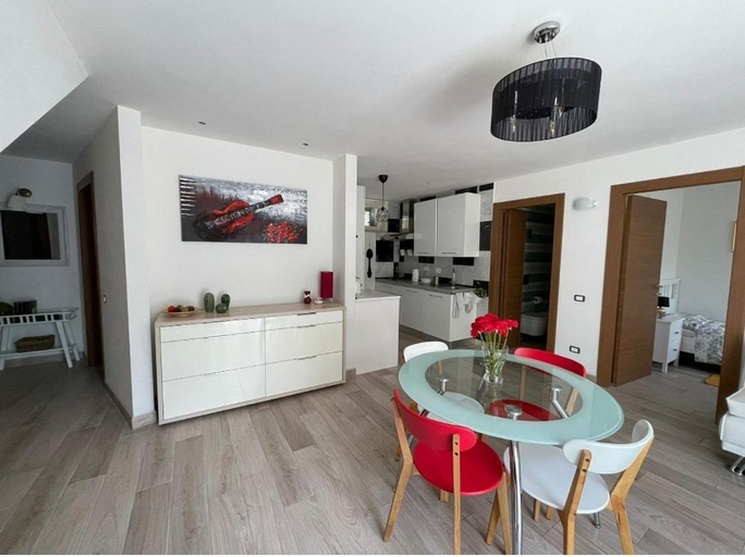 Dining Room 10