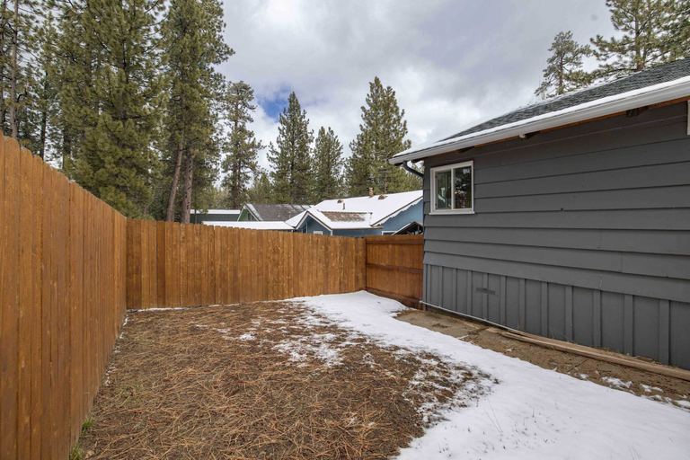 Room 4, Quail Drive 2 Bdrm 1 Bath Modern Cabin Hot Tub, San Bernardino