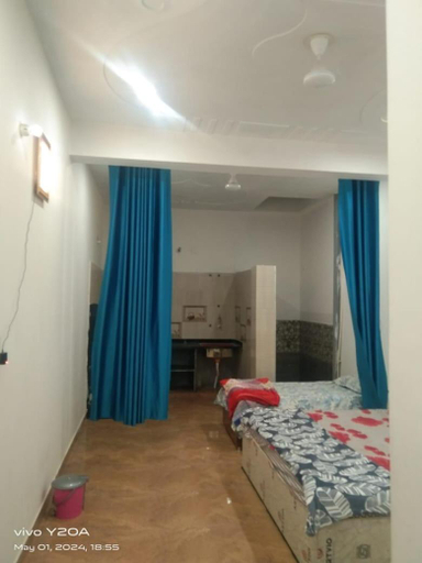 Bedroom 3, Radha Nilay, Mathura