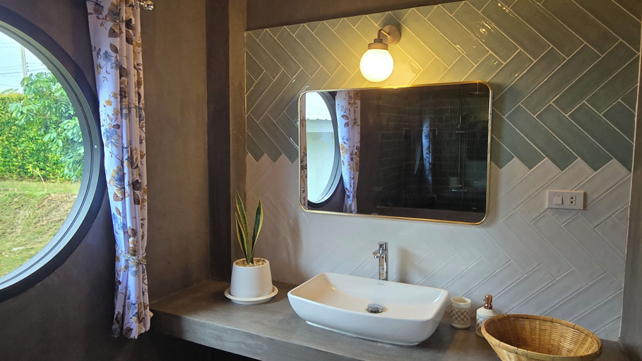Bathroom 4, Zuu Tee Organic Farm & Roastery, Pai