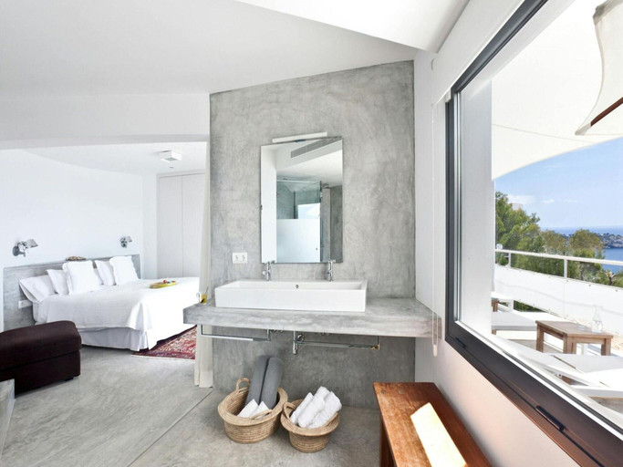 Room 4, Holiday Home With Private Jacuzzi, Baleares