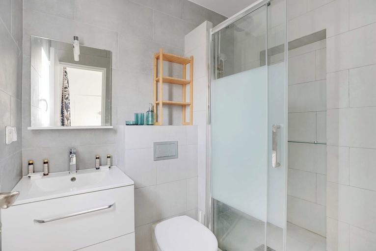 Bathroom, Studio Moderne - 2P - Rueil-malmaison, Hauts-de-Seine